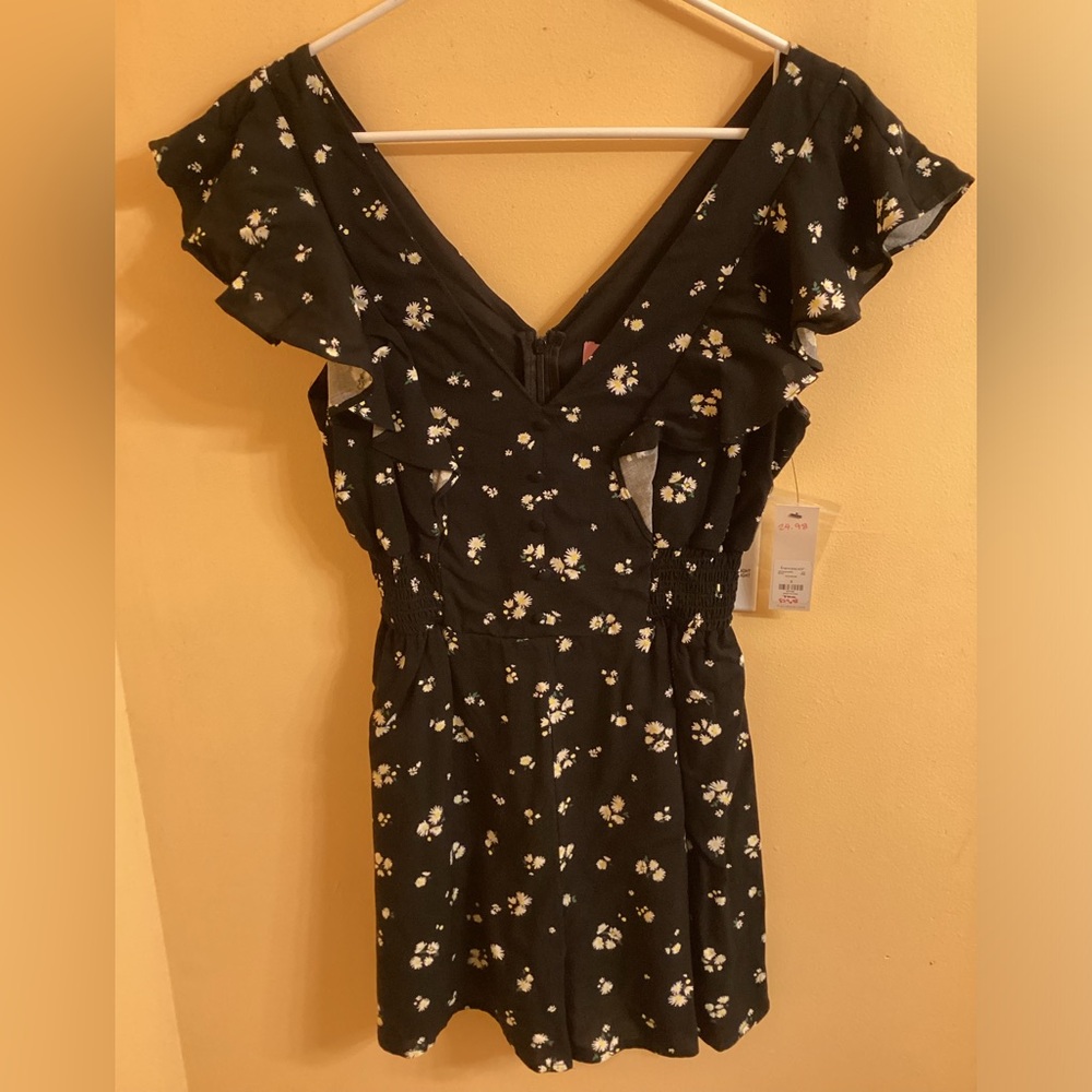 Women’s Francesca’s Romper size small NWT